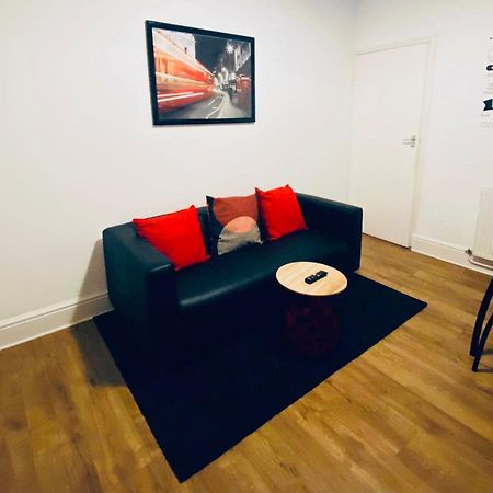 Spacious Four Bedroom Home 3 Bathrooms - Coventry Extérieur photo