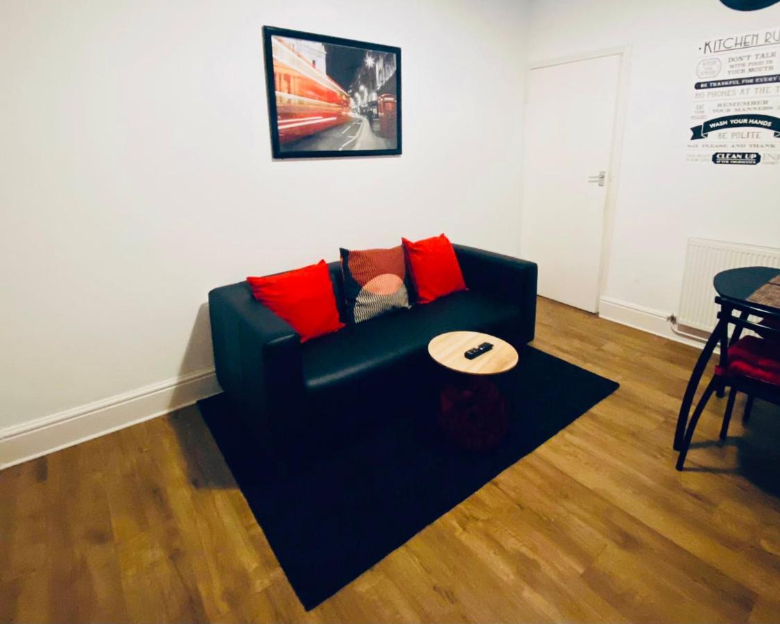 Spacious Four Bedroom Home 3 Bathrooms - Coventry Extérieur photo