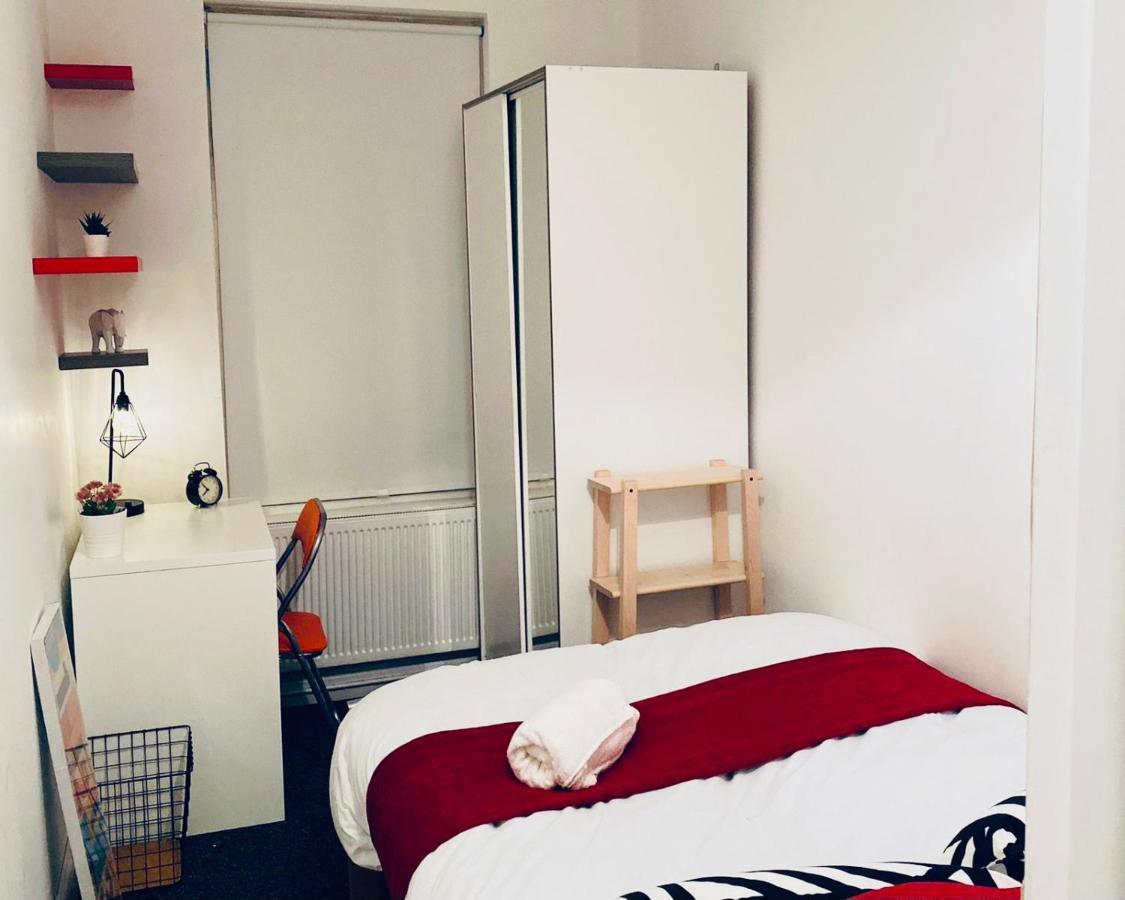 Spacious Four Bedroom Home 3 Bathrooms - Coventry Extérieur photo
