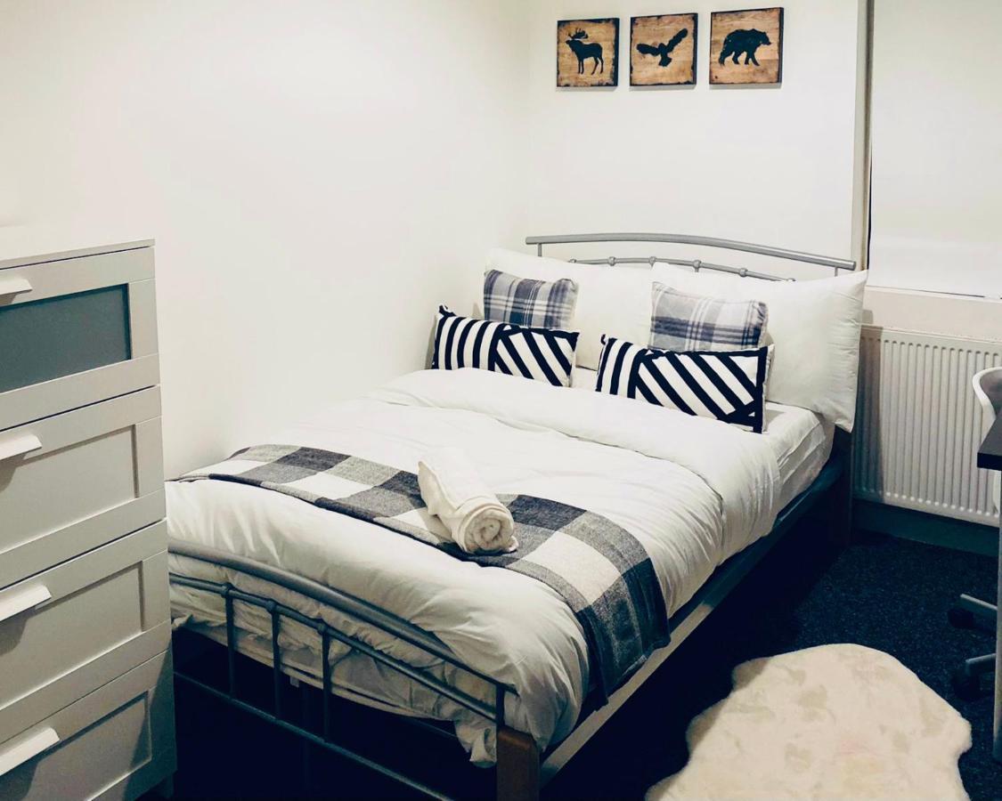 Spacious Four Bedroom Home 3 Bathrooms - Coventry Extérieur photo