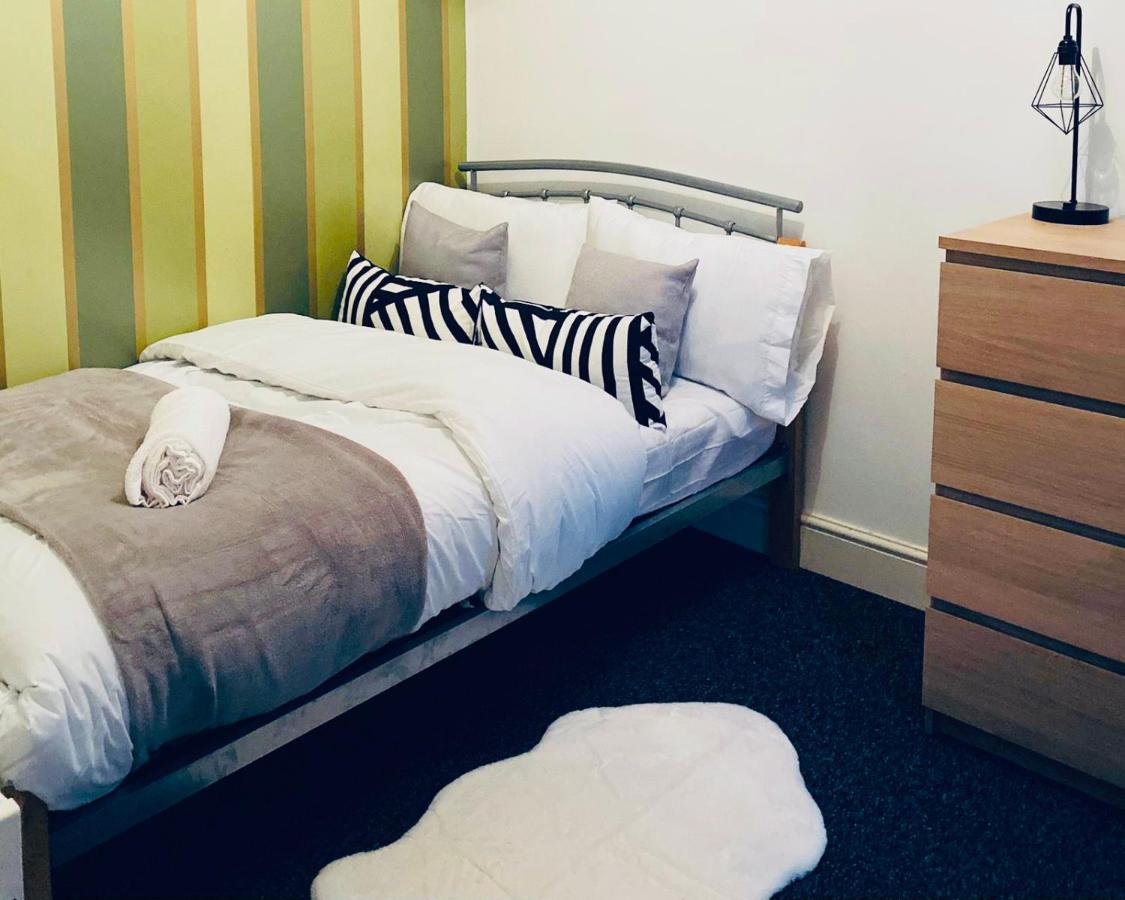 Spacious Four Bedroom Home 3 Bathrooms - Coventry Extérieur photo