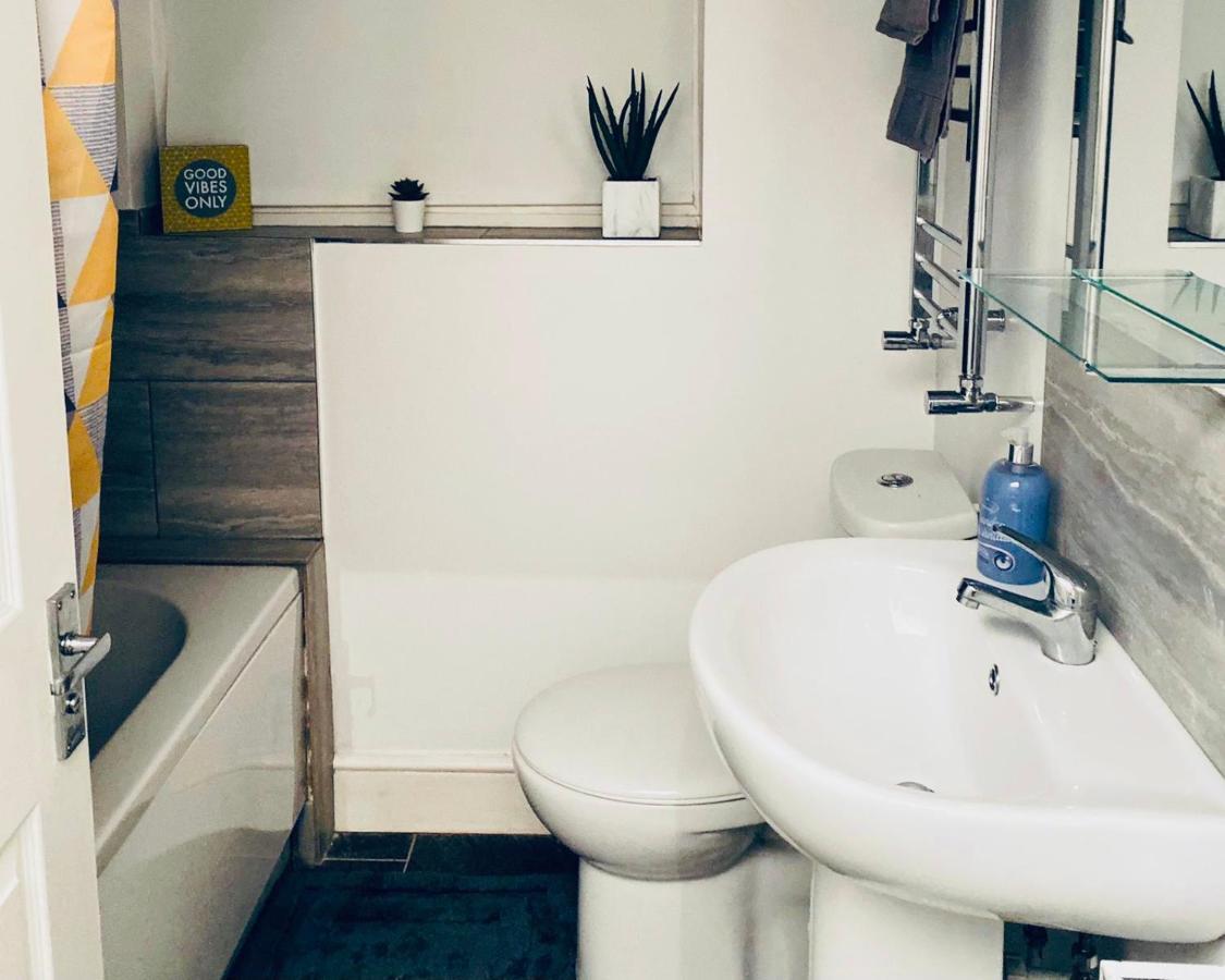 Spacious Four Bedroom Home 3 Bathrooms - Coventry Extérieur photo