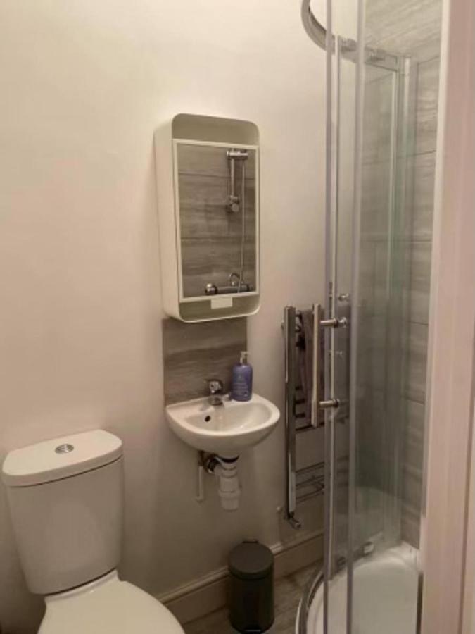 Spacious Four Bedroom Home 3 Bathrooms - Coventry Extérieur photo