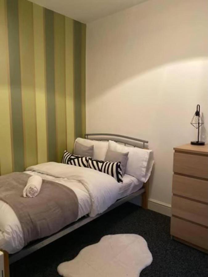 Spacious Four Bedroom Home 3 Bathrooms - Coventry Extérieur photo