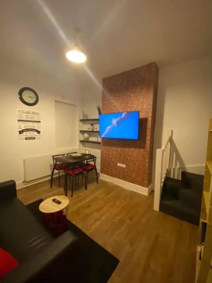 Spacious Four Bedroom Home 3 Bathrooms - Coventry Extérieur photo