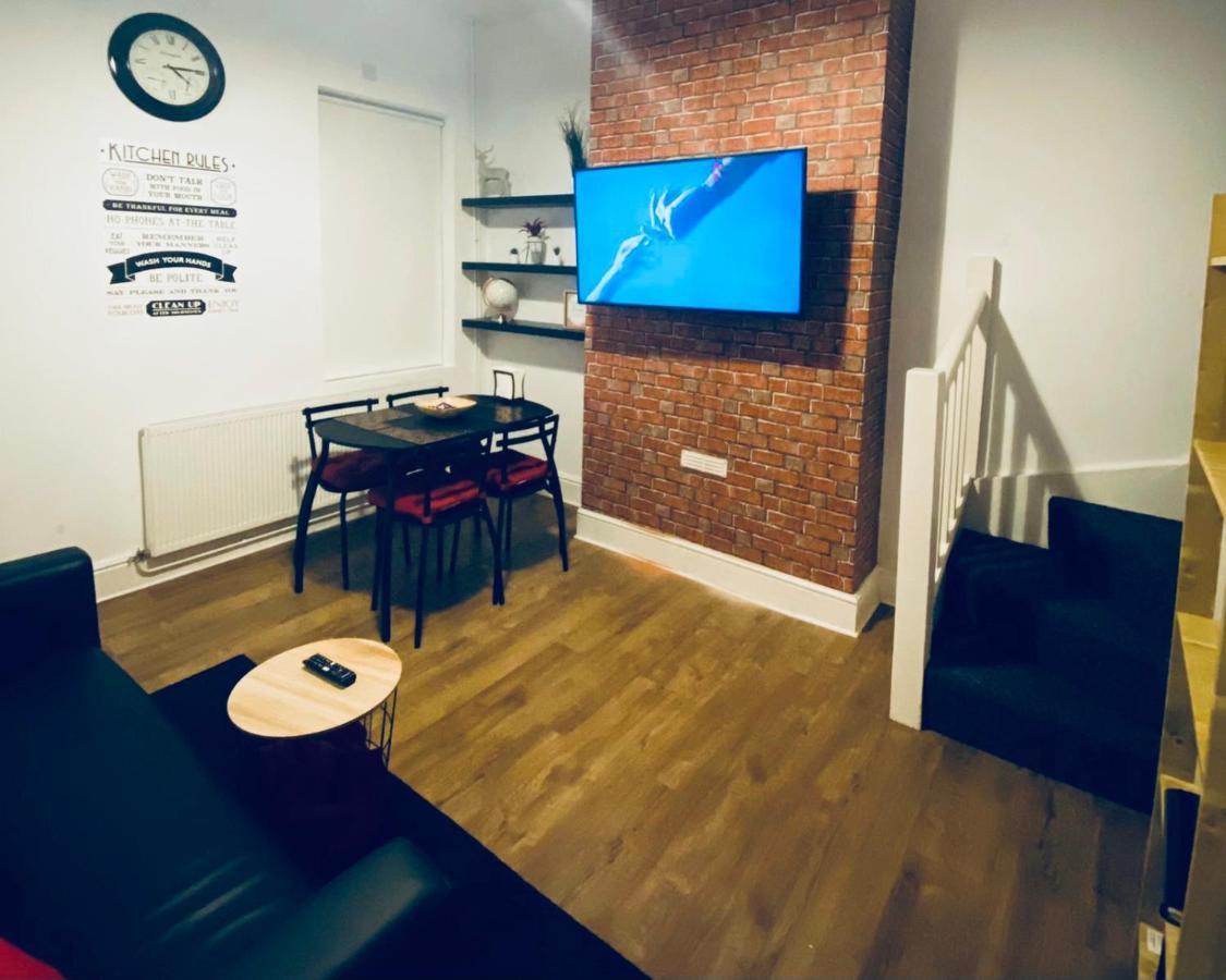 Spacious Four Bedroom Home 3 Bathrooms - Coventry Extérieur photo