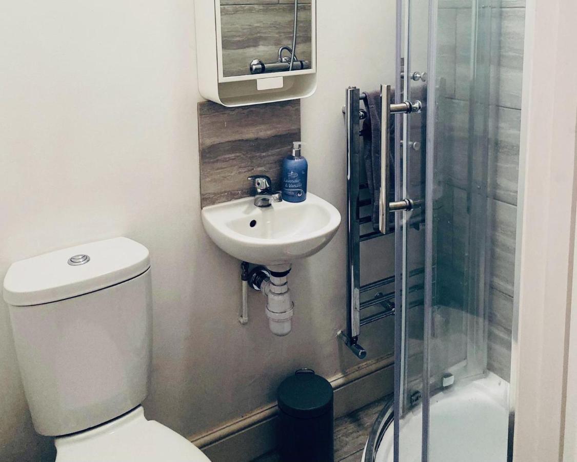 Spacious Four Bedroom Home 3 Bathrooms - Coventry Extérieur photo