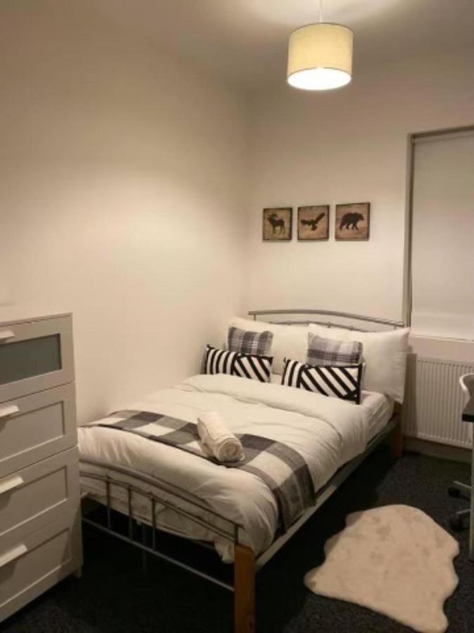 Spacious Four Bedroom Home 3 Bathrooms - Coventry Extérieur photo