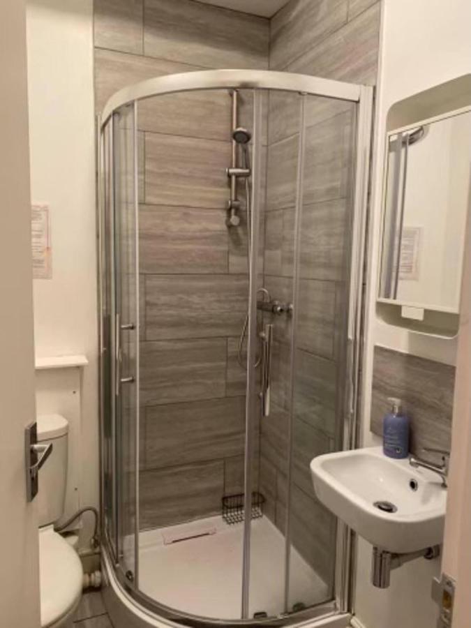 Spacious Four Bedroom Home 3 Bathrooms - Coventry Extérieur photo